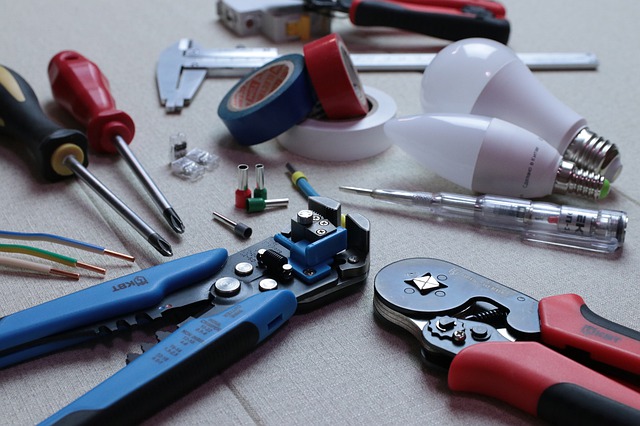electrician-3087536_640